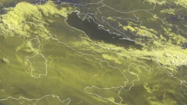 Ασύλληπτο: Ο καπνός από τις πυρκαγιές που μαίνονται στον Καναδά έφτασε στην Ιταλία! Απίστευτες εικόνες από τους δορυφόρους