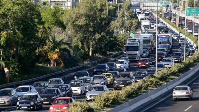 Σοκ στην Αττική: Δύο τροχαία με διαφορά λίγων λεπτών – Κυκλοφοριακό κομφούζιο στον Κηφισό