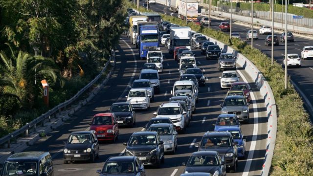Μηχανή παρέσυρε γιαγιά με παιδί 3 ετών – Σοβαρό τροχαίο στην Κηφισίας