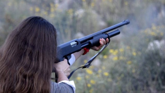 Σοκ στη Λαμία: 14χρονο παιδί αυτοπυροβολήθηκε με κυνηγετικό όπλο!