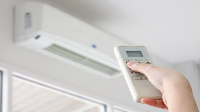 SOS στο κλιματιστικό: Τα 4 βήματα που πρέπει να ακολουθήσετε αν δεν βγάζει κρύο αέρα