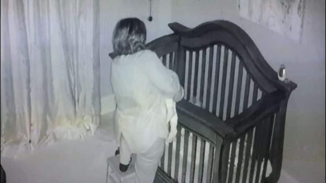 Γιαγιά πάει στην κούνια να δει το μωρό που κοιμάται – Αυτό που κατέγραψε η κρυφή κάμερα δεν περιγράφεται!