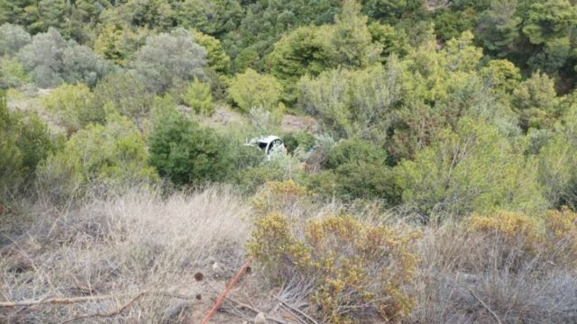 Συναγερμός στο Μαραθώνα: Φορτηγό έπεσε σε γκρεμό στο Μικρό Σέσι – Τραυματισμένοι οι επιβάτες