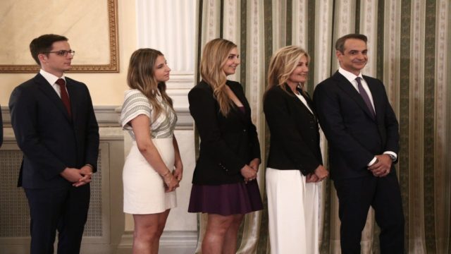 Μαρέβα Γκραμπόφσκι: «Θα είμαστε πάντα εκεί για σένα. Πάντα περήφανοι!» – Η οικογενειακή φωτογραφία από το Προεδρικό Μέγαρο και τα τρυφερά λόγια για τον Μητσοτάκη