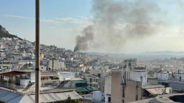 Μεγάλη φωτιά σε πολυκατοικία στο κέντρο της Αθήνας – Ισχυρή κινητοποίηση της Πυροσβεστικής