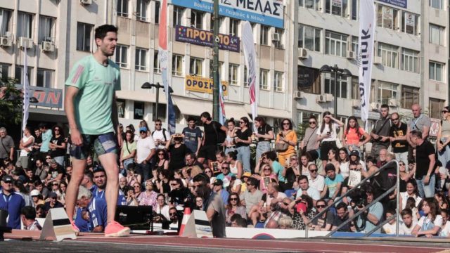 Μίλτος Τεντόγλου: Αποθέωση στον Πειραιά – Πρώτος με άλμα 8,24μ. (Video)