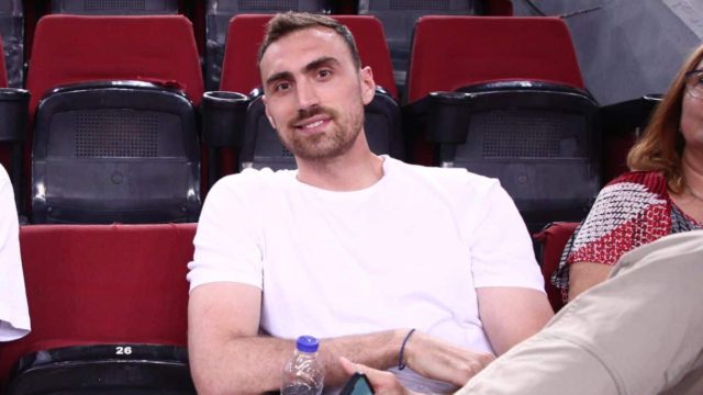 Επιστρέφει στον Ολυμπιακό ο Νίκολα Μιλουτίνοφ