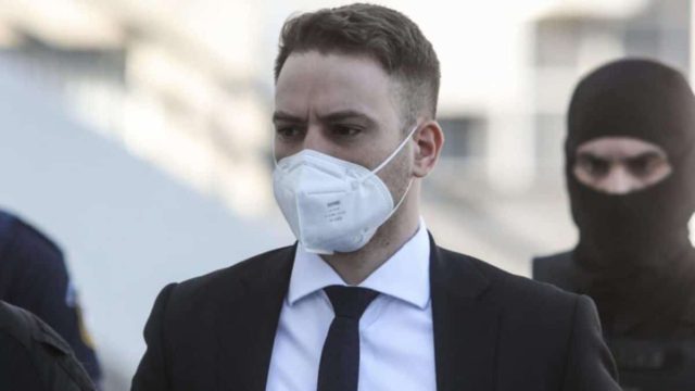 Άγριο κράξιμο στον Μπάμπη Αναγνωστόπουλο: Το Twitter πήρε «φωτιά» με τις Πανελλαδικές – «Πρέπει να έχει γράψει άριστα…»