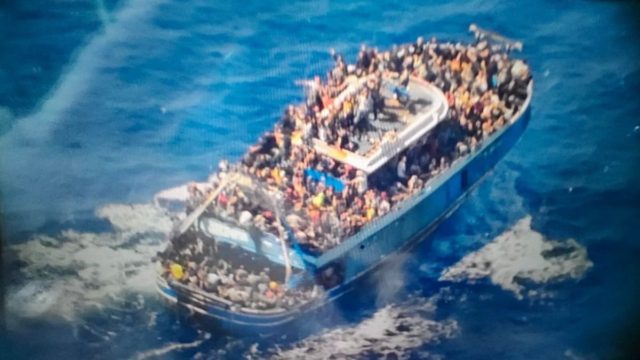 Ναυάγιο στην Πύλο: Εντοπίστηκαν έξι διακινητές ανάμεσα στους διασωθέντες – Ένας εξ΄ αυτών και ο κυβερνήτης! (Video)