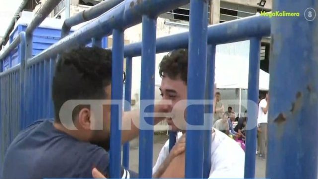 Ναυάγιο στην Πύλο: Η συγκλονιστική στιγμή που ένας μετανάστης βρίσκει τον αδελφό του – Νόμιζε ότι είναι νεκρός (video)