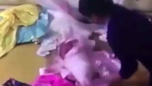 Οι γονείς παρατήρησαν ότι κάτι δεν πάει καλά με το μωρό τους και έβαλαν κρυφή κάμερα – Όταν είδαν τι του έκανε η νταντά «μούδιασαν»