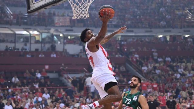 Basket League: Ισοπεδωτικός Ολυμπιακός, άστοχος Παναθηναϊκός και 2-1 η σειρά των τελικών (video)