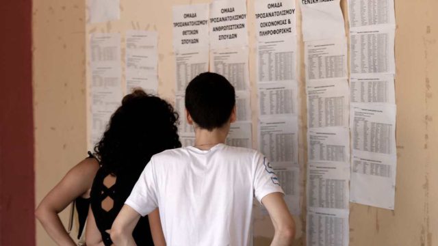 Πανελλήνιες – Βάσεις 2023: Τι δείχνουν οι πρώτες εκτιμήσεις – Πού θα πέσουν, πού θα ανέβουν