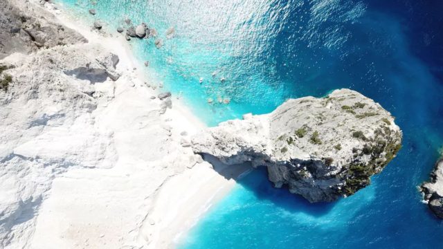 Η Φωτογραφία της Ημέρας: Παραδεισένιο τοπίο από την παραλία «Μυζήθρες» στην Ζάκυνθο