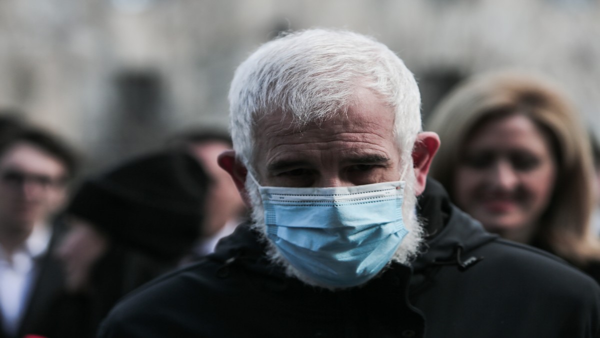 «Είναι πλέον ώριμος να ανοίξει την καρδιά του και να…» – Έτοιμος να τα αποκαλύψει όλα ο Πέτρος Φιλιππίδης – Στα “σκαριά” η τηλεοπτική του συνέντευξη (Video)