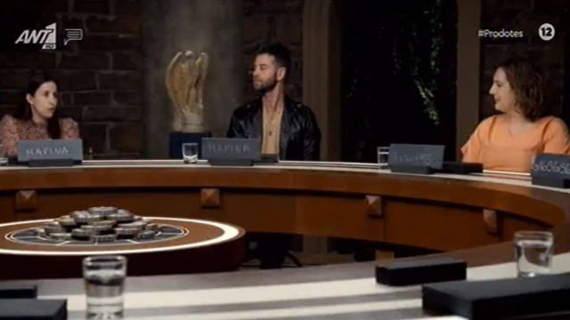 «Προδότες»: Οι Πιστοί έδιωξαν Προδότη και ξέσπασαν σε πανηγυρισμούς!