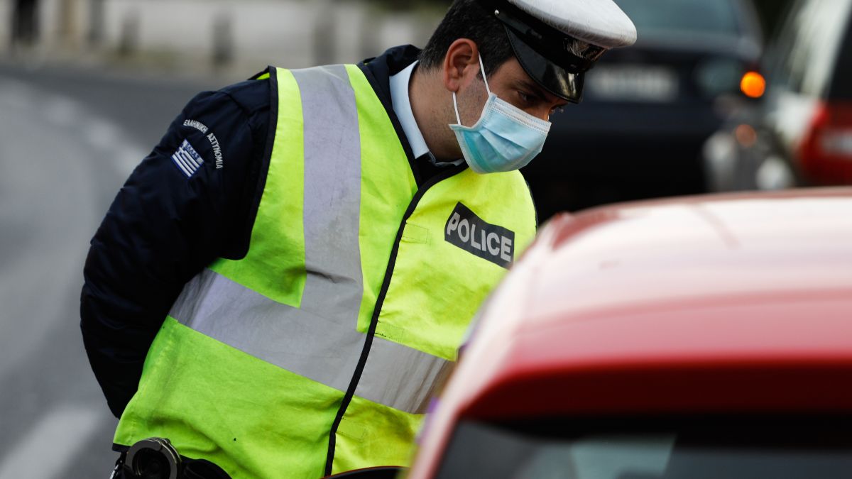 Πρόστιμο «ξυράφι»: 1.500 ευρώ η ποινή για την αγαπημένη συνήθεια των Ελλήνων οδηγών
