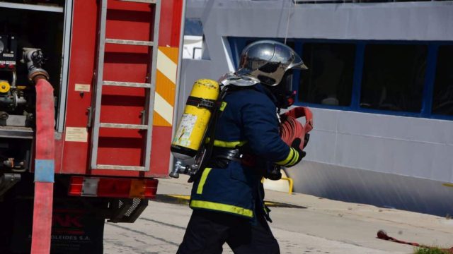 Τραγωδία στην Κατερίνη: Ηλικιωμένη ανασύρθηκε νεκρή κατά την κατάσβεση φωτιάς σε σπίτι