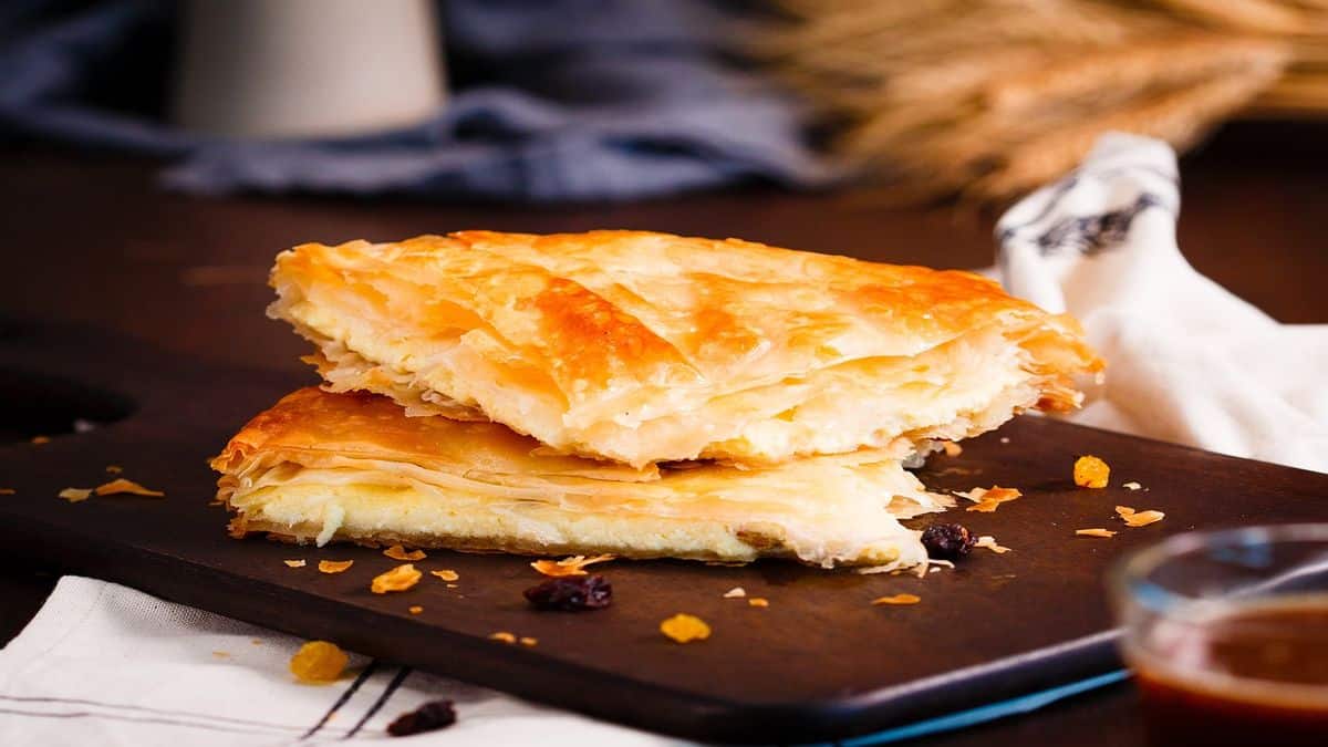 Τυρόπιτα του ονείρου: 5 βασικά tips για να πετύχετε το τέλειο φύλλο και γέμιση που λιώνει στο στόμα