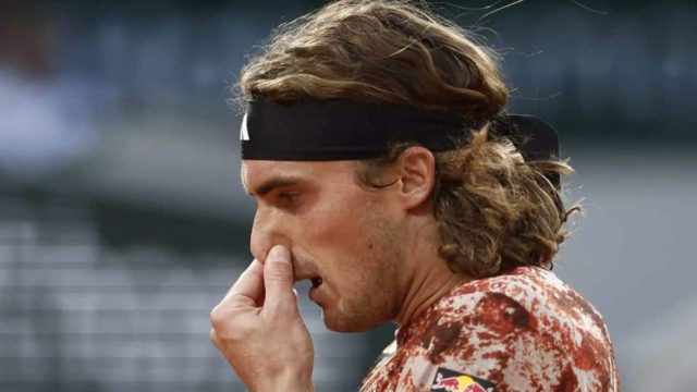 Roland Garros: Παράδοση άνευ όρων για τον Τσιτσιπά – Ηττήθηκε 3-0 από τον Αλκαράθ και αποχαιρέτησε στους «8» (videos)