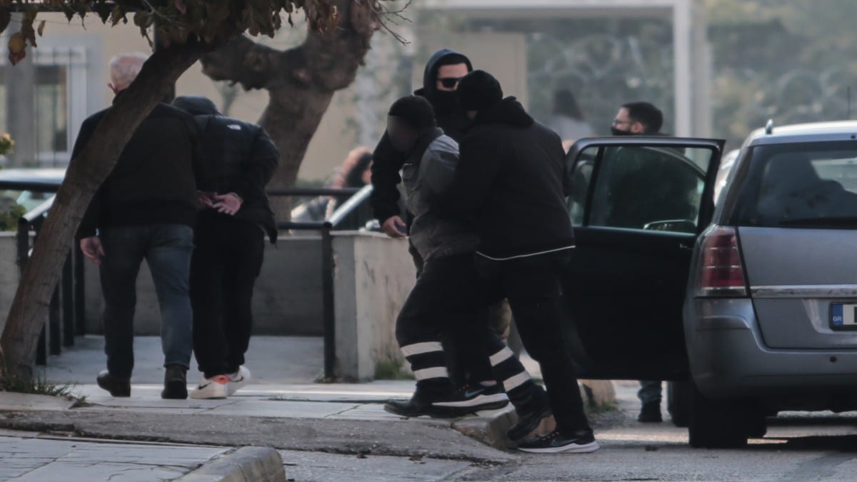 Βιασμός 12χρονης στον Κολωνό: Στη φυλακή 7 από τους 8 κατηγορούμενους – Τι ισχυρίστηκαν στις απολογίες τους