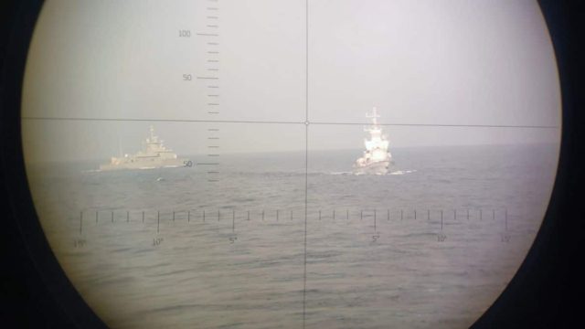 Θρίλερ στη Σαλαμίνα: Συνελήφθησαν δύο αλλοδαποί στον Ναύσταθμο – Κατηγορούνται για κατασκοπεία (video)