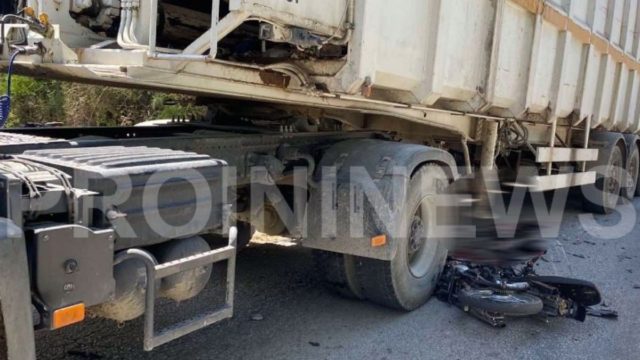 Θανατηφόρο τροχαίο στην Καβάλα: Νεαρός σφηνώθηκε με τη μηχανή του σε απορριμματοφόρο και σκοτώθηκε (photo)