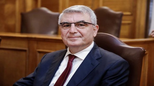Πάνος Τσακλόγλου: Ο μοναδικός υπουργός που έδωσε πολιτικό όρκο! Ο ένας στους 63 που δεν έδωσε θρησκευτικό