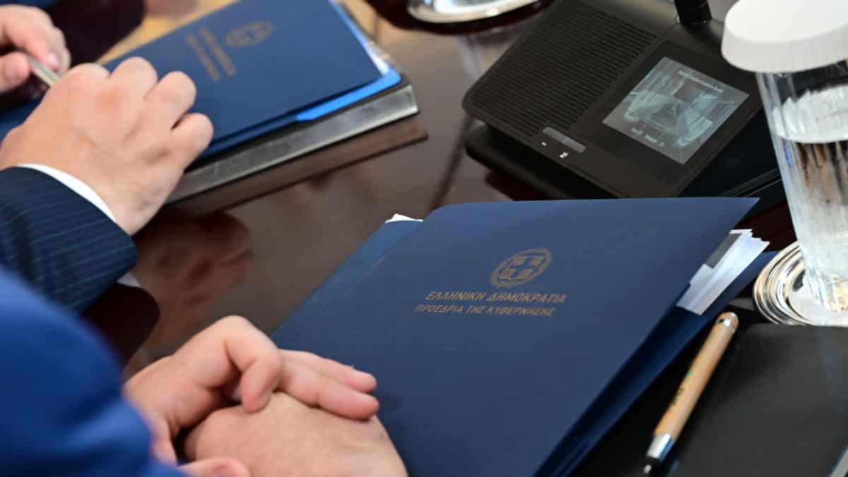 Υπουργός πήγε για πρώτη μέρα στο νέο του Υπουργείο και ο φύλακας τον ρώτησε «ποιος είστε;»