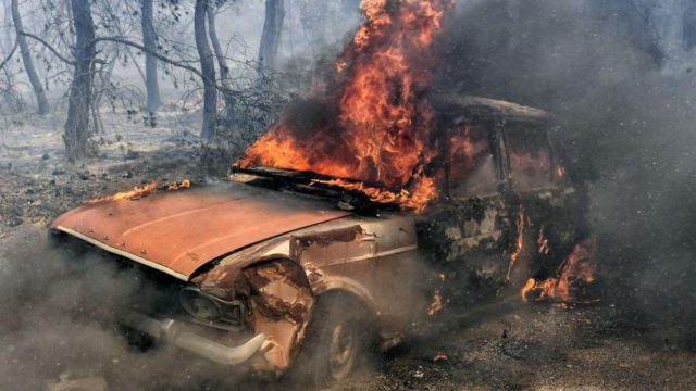 Πυρκαγιά στα Δερβενοχώρια: Ανεξέλεγκτο το μέτωπο κινείται προς τη Μαγούλα – Χωρίς ρεύμα περιοχές