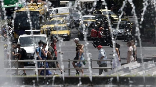 Καύσωνας «Κλέων»: Εγκύκλιος από το ΥΠΕΣ για το 3ήμερο (13-15/7) – Τι θα ισχύει για τηλεργασία και ευπαθείς ομάδες
