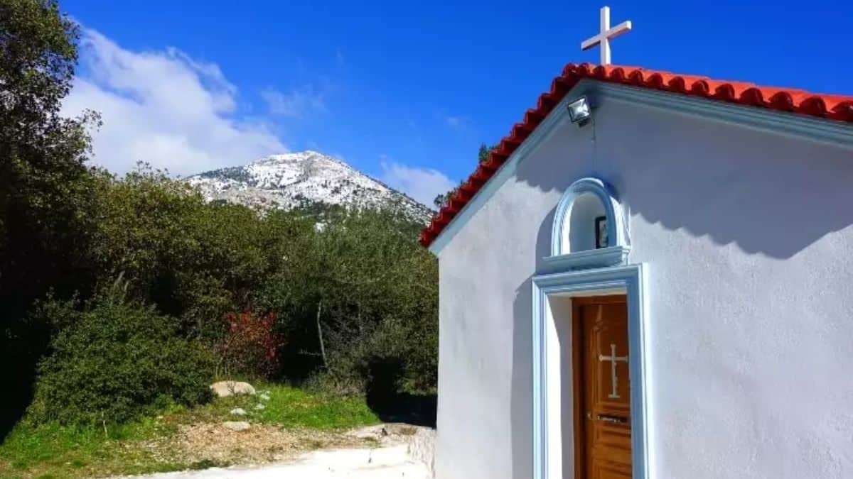 Κεραμίδι Πάρνηθας: Το μοναχικό και απόμερο εκκλησάκι που μάλλον δε γνωρίζει κανείς