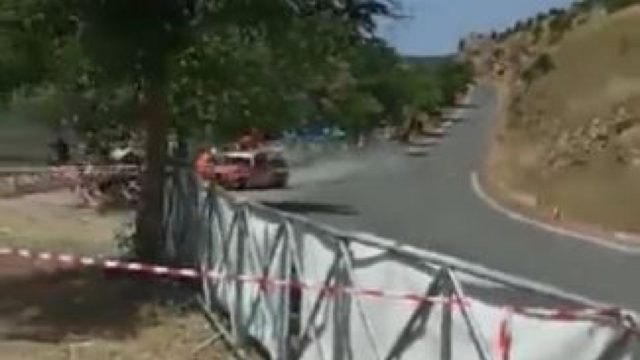 Σοκ στη Δημητσάνα: Σοβαρό ατύχημα σε αγώνα ράλι – Τρεις τραυματίες, ανάμεσά τους παιδί (video)