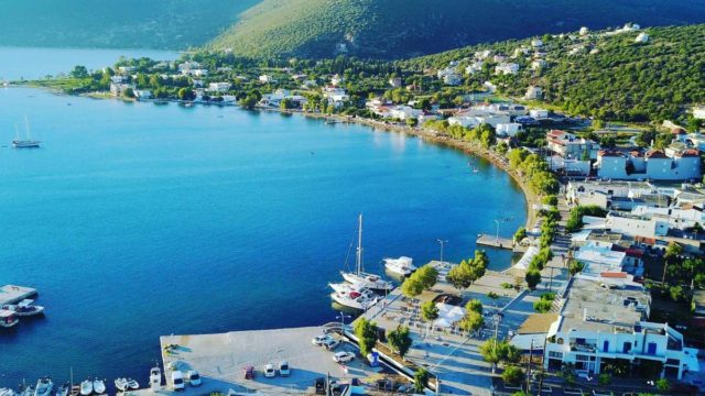 Ιδανικό για Σαββατοκύριακο: Το παραθαλάσσιο χωριό που απέχει 2 ώρες από την Αθήνα και τα έχει όλα