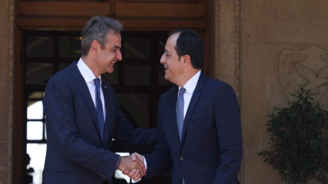 Συνάντηση Μητσοτάκη – Χριστοδουλίδη: Η Κύπρος αναλαμβάνει το κόστος αναδάσωσης στη Ρόδο