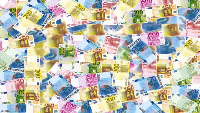 Oικονομική «ανάσα» 2.244 έως 6.300 ευρώ: Ελέγξτε τους τραπεζικούς σας λογαριασμούς!
