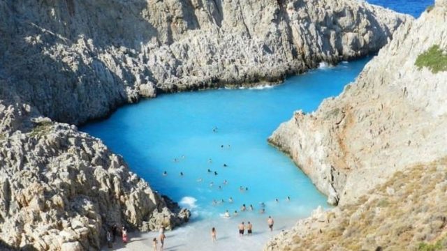 Απλησίαστη τον Αύγουστο, όνειρο τον Σεπτέμβρη: Η άγρια ελληνική παραλία που όμοιά της δεν υπάρχει σε όλη την Ευρώπη
