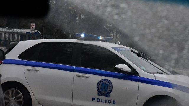 Λάρισα: Κινηματογραφική καταδίωξη με κλεμμένο αυτοκίνητο – Αστυνομικός πυροβόλησε και σκότωσε τον 20χρονο δράστη