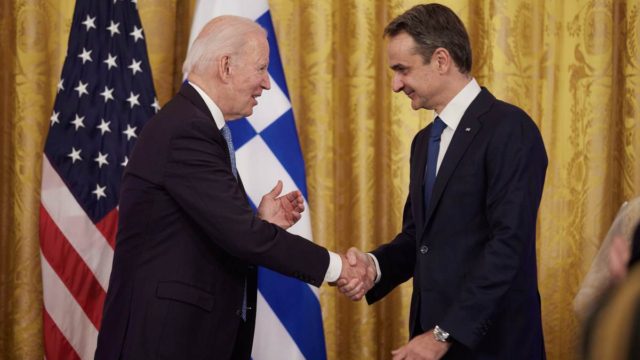 Τηλεφωνική επικοινωνία Μητσοτάκη και Μπάιντεν – Συζήτηση για συνεργασία σε άμυνα και ενέργεια