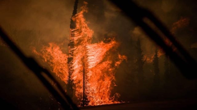 Φωτιά στην Μαγνησία: Δύο νεκροί ο μέχρι τώρα απολογισμός – Σε πύρινο «κλοιό» ο νομός