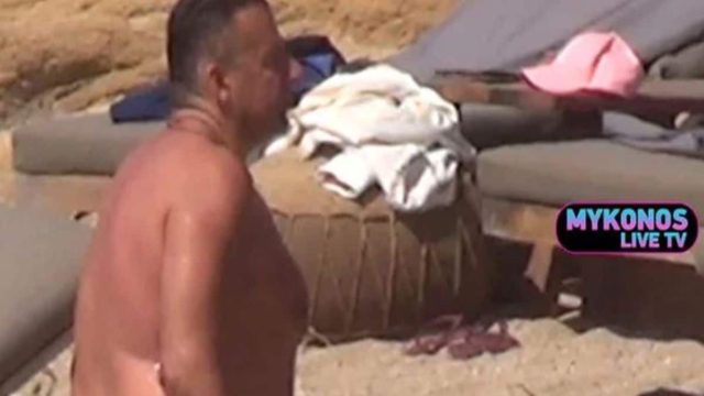 Ξετρέλανε τις γυναίκες ο Λιάγκας με το λαχανί μαγιό του στη Μύκονο