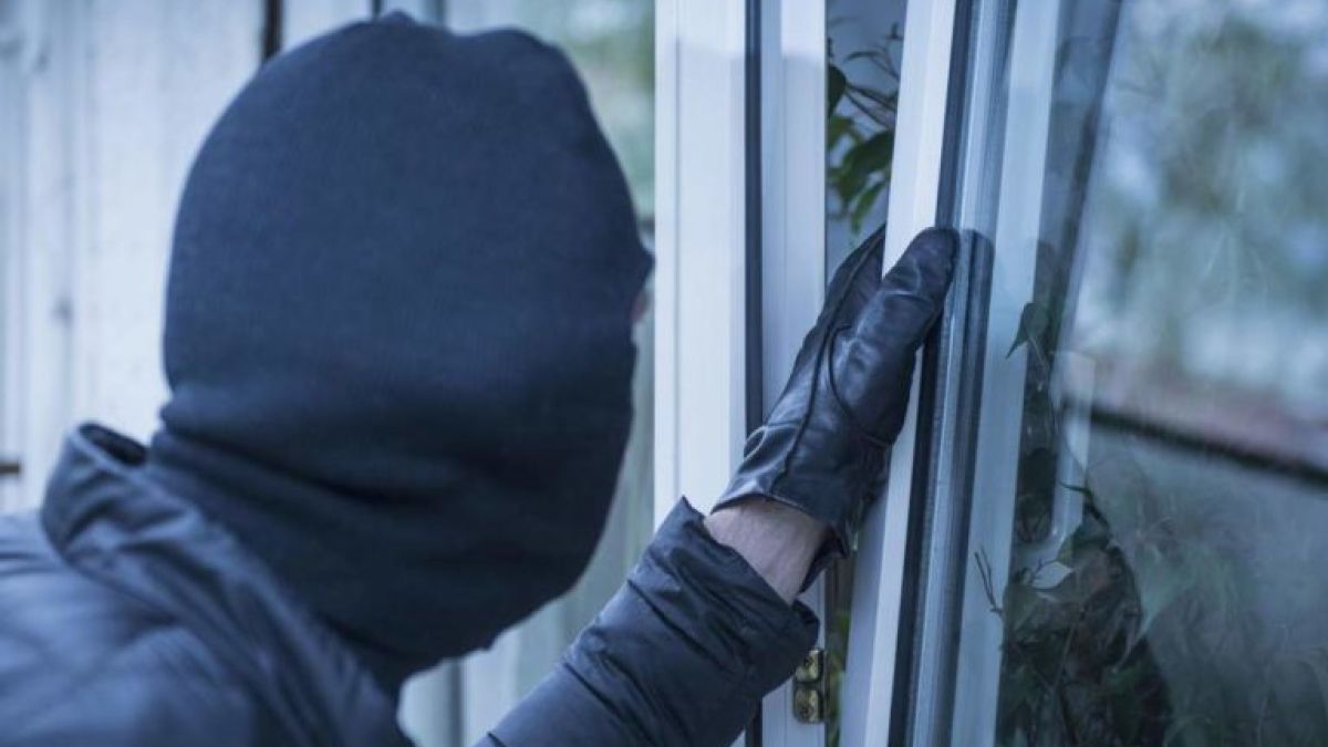 Παλλήνη: Μασκοφόροι έκαναν φύλλο και φτερό κατάστημα του «Βενέτη» – «Σήκωσαν» όλο το χηματοκιβώτιο