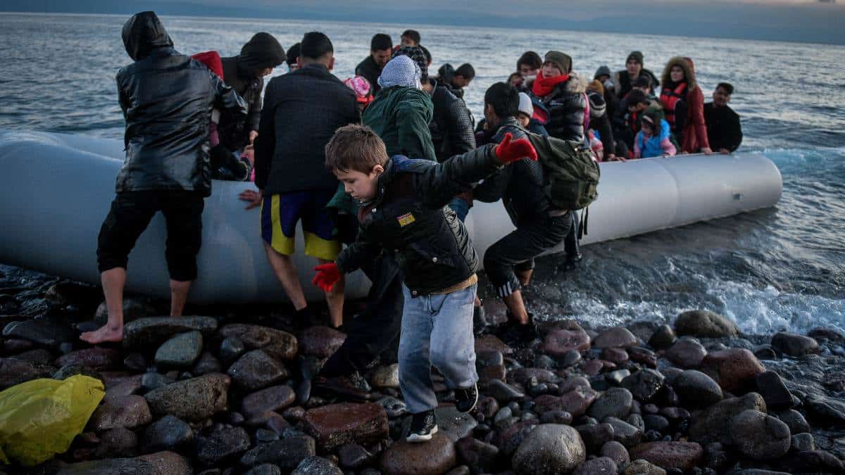 «Στημένες» διακινήσεις μεταναστών στη Λέσβο – Πώς το εγκληματικό δίκτυο με τις ΜΚΟ έστησε 124 παράνομες μεταναστευτικές ροές
