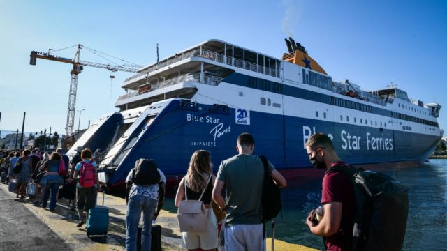 Αυτές είναι οι εκπτώσεις των ακτοπλοϊκών εταιρειών στα εισιτήρια – Μέχρι πότε έχουν ισχύ και ποιους αφορούν