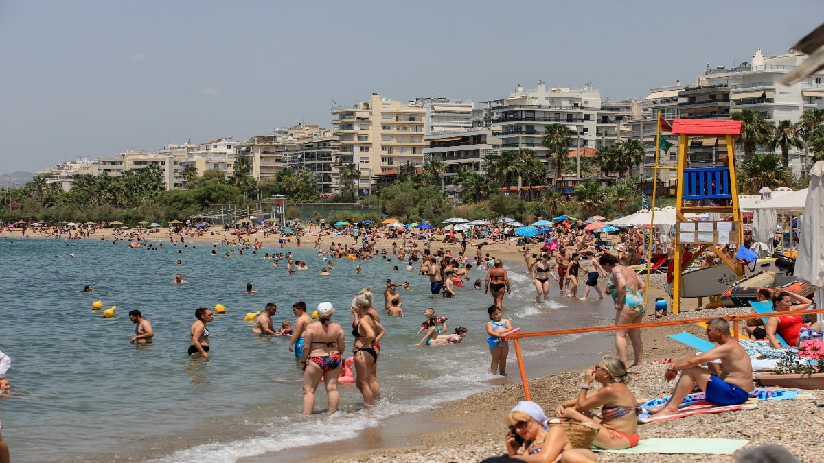 Καύσωνας Κλέων: «Βράζει» η χώρα, έρχονται τα 44αρια! Επικαιροποιήθηκε το δελτίο επικίνδυνων καιρικών φαινομένων από την ΕΜΥ – Οι περιοχές που χτυπούν κόκκινο
