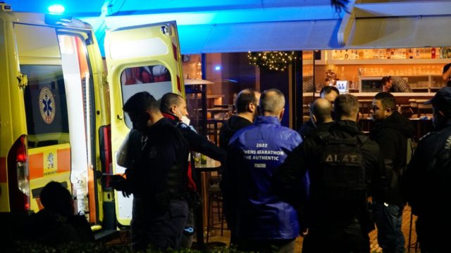 Aιματηρό επεισόδιο στη Θεσσαλονίκη: «Γάζωσαν» 37χρονο στον Εύοσμο – Τέσσερις κάλυκες στο σημείο (video)