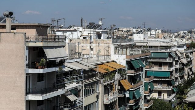Στον… Θεό τα ενοίκια: Κατακόρυφη αύξηση στις δημοφιλείς περιοχές της Αττικής – «Ντελίριο» για τους ενοικιαστές (video)