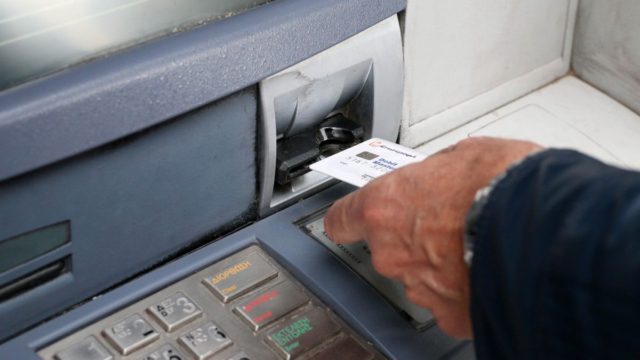 «Χρυσαφένιο» επίδομα 400 ευρώ: Λήγει η προθεσμία για τις αιτήσεις – Τι να προσέξετε