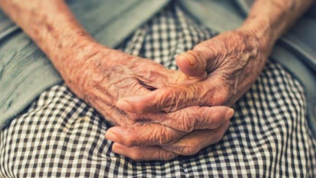 Επιτήδειος παρίστανε τον τεχνικό της ΔΕΗ και έκλεψε τις οικονομίες μιας γιαγιάς στα Τρίκαλα