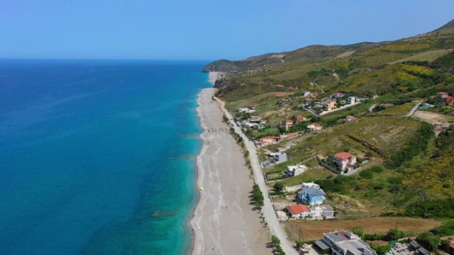 Φύγαμε για μπανάκι: 4 μέρη για καλοκαιρινή μονοήμερη δίπλα στην Αθήνα